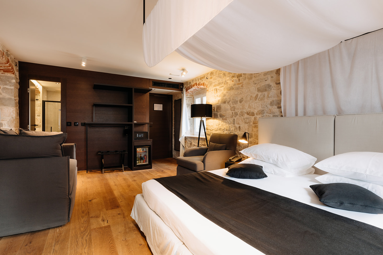 King Suite With Old Town View